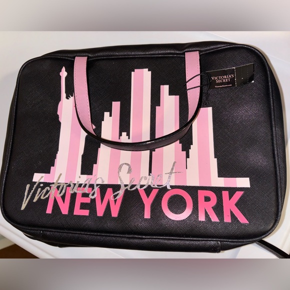 Victoria's Secret Handbags - NWT VICTORIA SECRET cosmetic bag